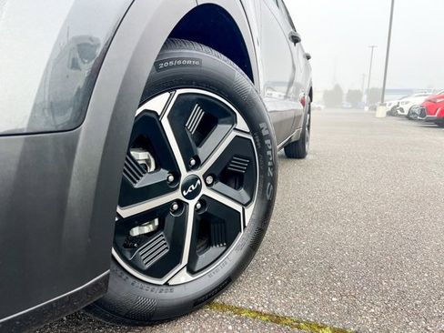 Used 2024 Kia Niro EX image 2