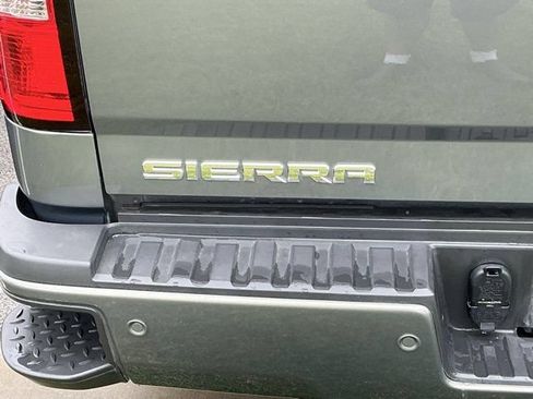 Used 2017 GMC Sierra 2500 Denali w/ Suspension Package, Off-Road AWD/4WD image 10