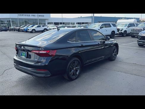 Used 2024 Volkswagen Jetta SE w/ Black Wheel Package FWD image 8