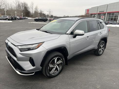 Certified 2022 Toyota RAV4 SE image 1