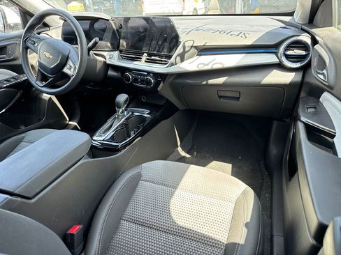 Used 2024 Chevrolet Trax LT w/ Sunroof Package FWD image 14