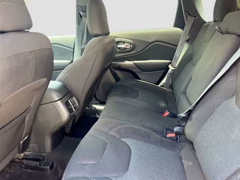 Used 2021 Jeep Cherokee Latitude image 23