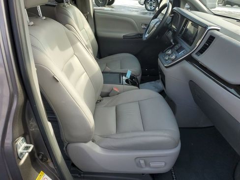 Used 2015 Toyota Sienna XLE image 29