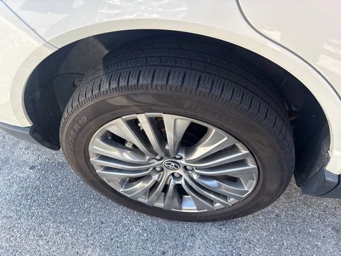 Used 2021 Toyota Venza Limited w/ Advanced Technology Package AWD/4WD image 15