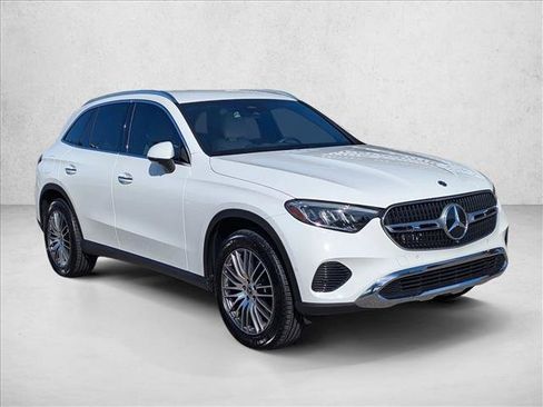 Certified 2025 Mercedes-Benz GLC 300 image 3
