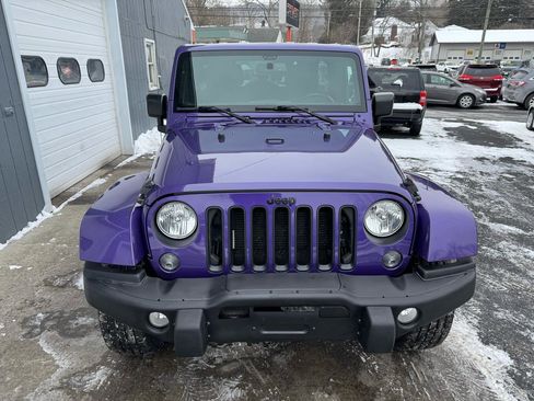 Used 2016 Jeep Wrangler Unlimited Sahara image 2