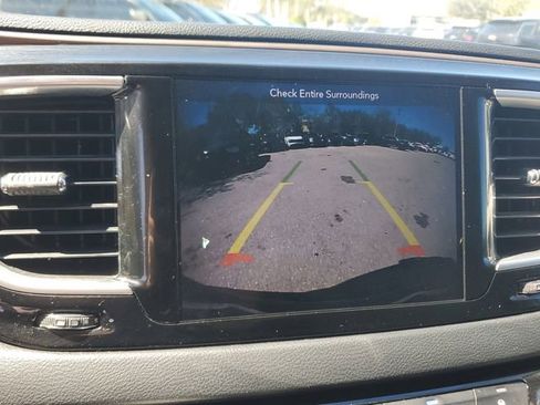 Used 2019 Chrysler Pacifica Touring-L Plus image 26