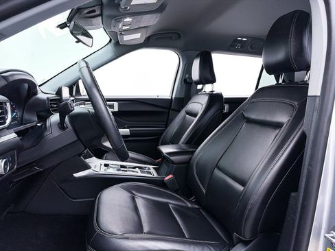 Used 2022 Ford Explorer XLT w/ Equipment Group 202A image 17