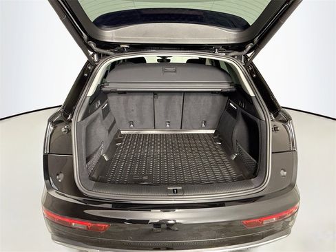 Used 2023 Audi Q5 2.0T Premium w/ Convenience Package image 25