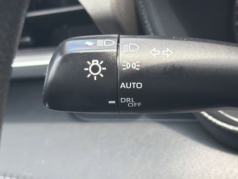 Used 2021 Toyota Highlander L FWD image 17