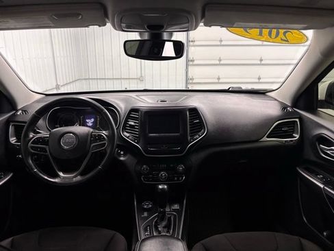 Used 2019 Jeep Cherokee Latitude w/ Comfort & Convenience Group AWD/4WD image 13