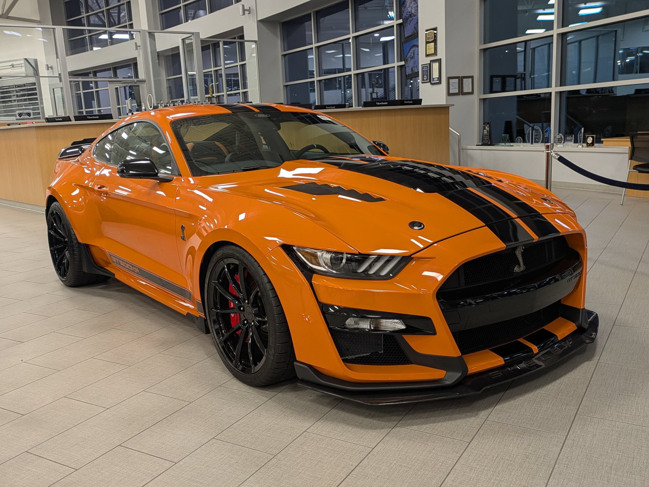 Used 2021 Ford Mustang Shelby GT500 w/ Technology Package RWD image 2