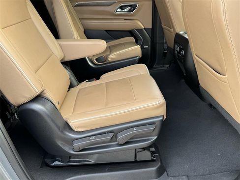 Used 2022 Chevrolet Suburban Premier image 20