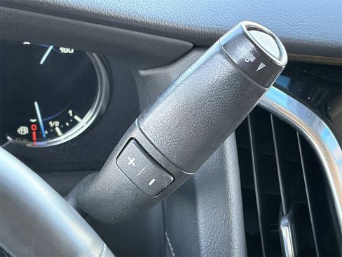 Used 2018 Cadillac Escalade ESV Luxury image 31