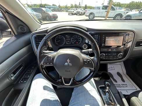 Used 2016 Mitsubishi Outlander SEL AWD/4WD image 30