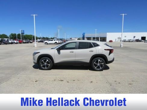 New 2026 Chevrolet Trax RS w/ Driver Confidence Package FWD image 5