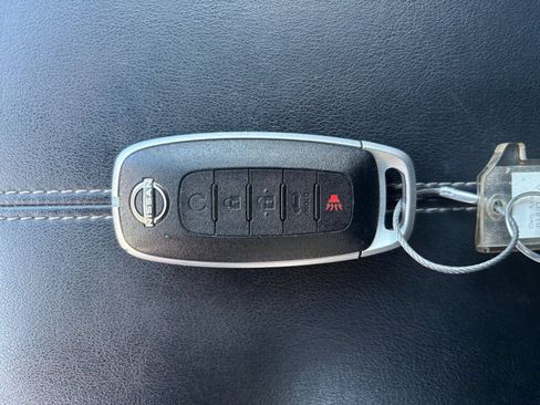 Used 2025 Nissan Pathfinder SV FWD image 21