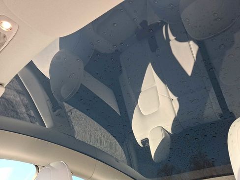 Used 2022 Tesla Model Y Long Range image 14