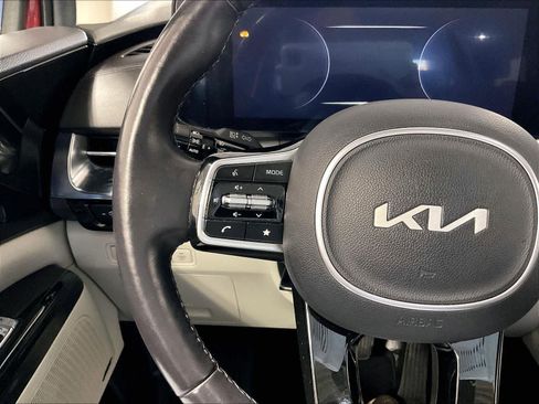 Used 2023 Kia Carnival SX Prestige FWD image 23
