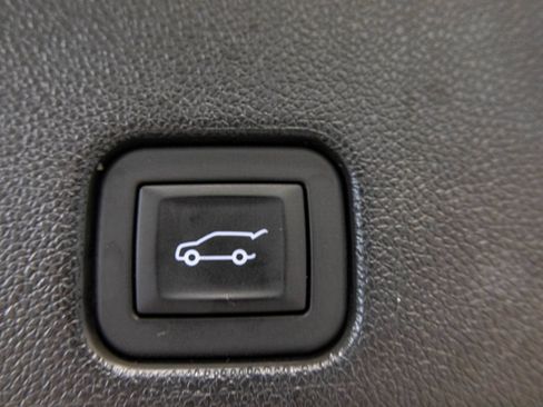Used 2024 Chevrolet Traverse RS FWD image 46