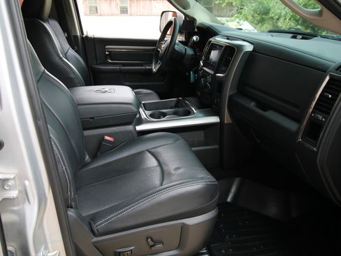 Used 2018 RAM 2500 Laramie w/ Sport Appearance Group AWD/4WD image 38