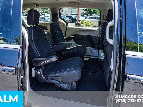 Used 2023 Chrysler Voyager LX FWD image 23