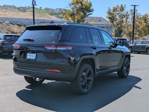 New 2025 Jeep Grand Cherokee Limited w/ Black Appearance Package image 4