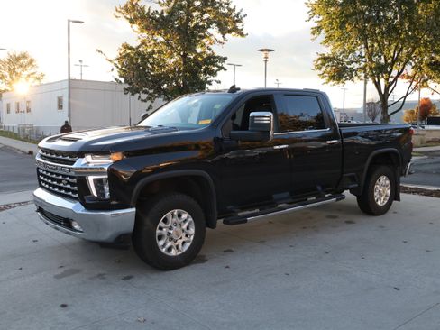 Used 2022 Chevrolet Silverado 2500 LTZ w/ LTZ Convenience Package image 5