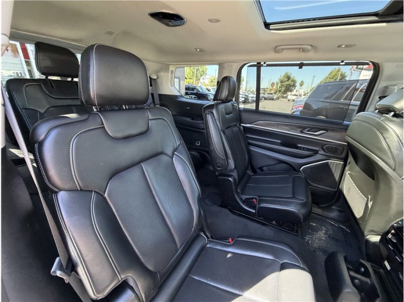 Used 2021 Jeep Grand Cherokee L Limited w/ Luxury Tech Group II AWD/4WD image 30