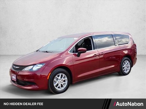 Used 2022 Chrysler Voyager LX FWD image 1