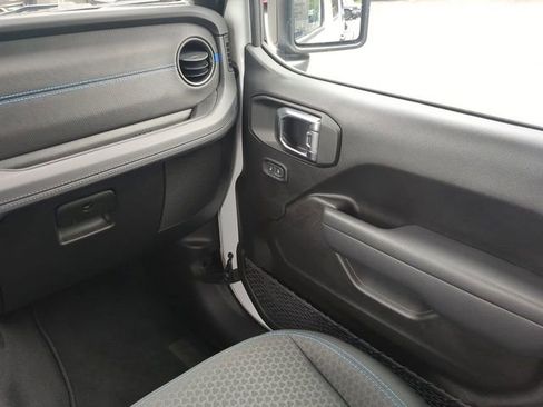 Used 2025 Jeep Wrangler Unlimited Rubicon 4xe w/ Convenience Group image 19