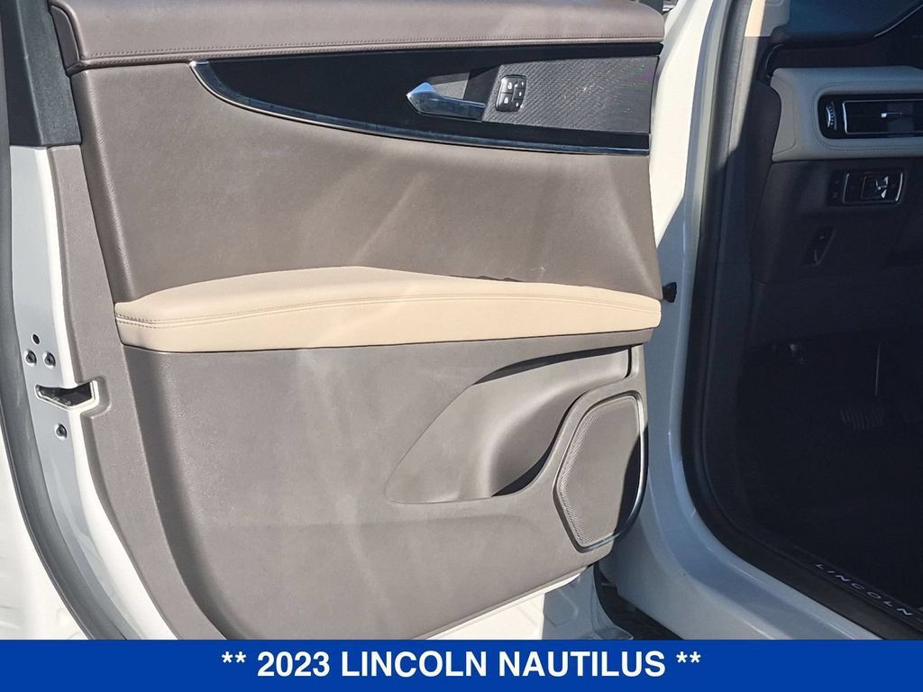 Used 2023 Lincoln Nautilus Reserve w/ Cargo Utility Package AWD/4WD image 11