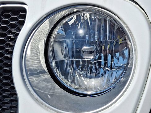 Used 2021 Jeep Wrangler Unlimited Sahara image 10