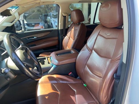 Used 2019 Cadillac Escalade Premium Luxury AWD/4WD image 10