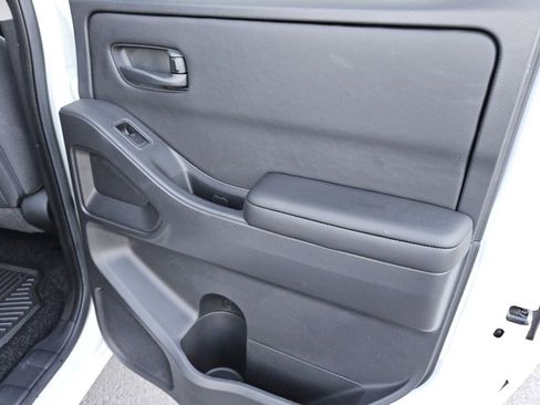 Used 2025 Nissan Frontier S image 32