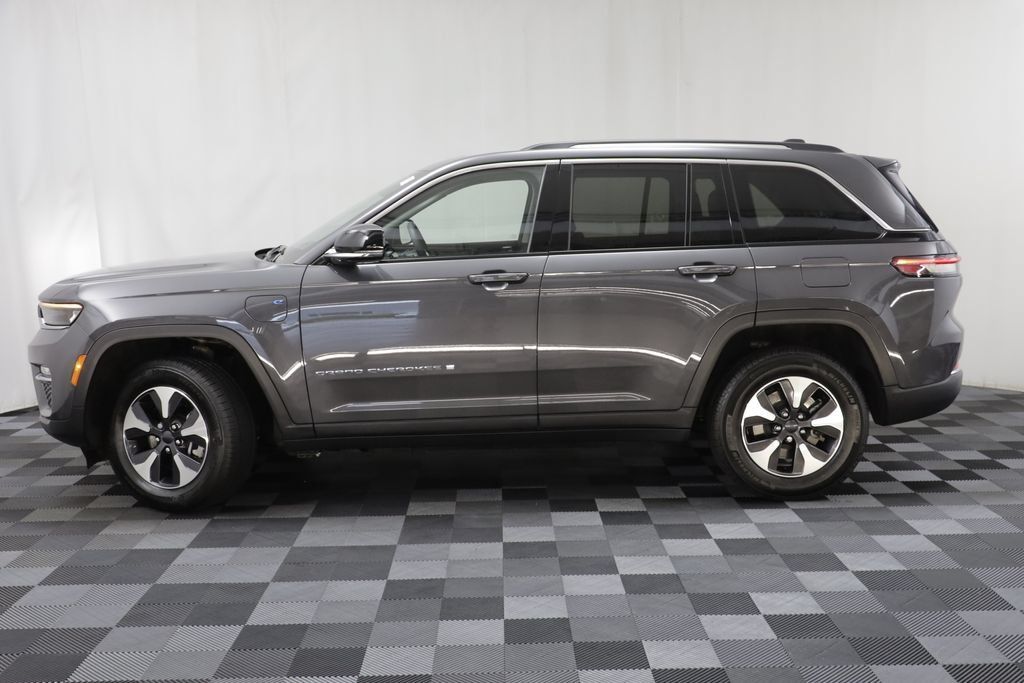 Used 2023 Jeep Grand Cherokee 4WD 4xe image 4