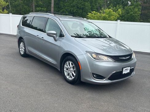 Used 2020 Chrysler Pacifica Touring-L FWD image 9