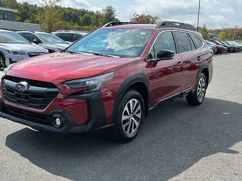 Used 2023 Subaru Outback Premium image 3