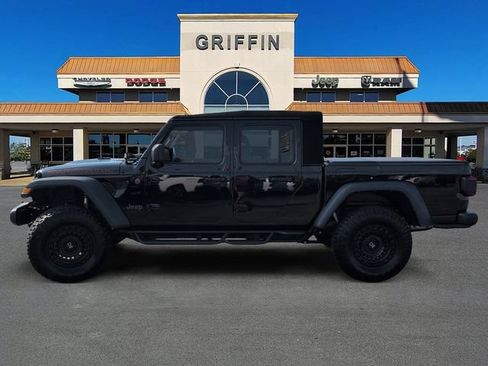 Used 2024 Jeep Gladiator Rubicon w/ Safety Group AWD/4WD image 10