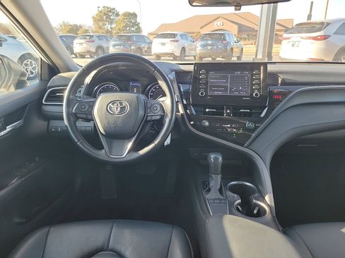 Used 2023 Toyota Camry SE image 11