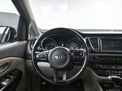 Used 2017 Kia Sedona SX image 31