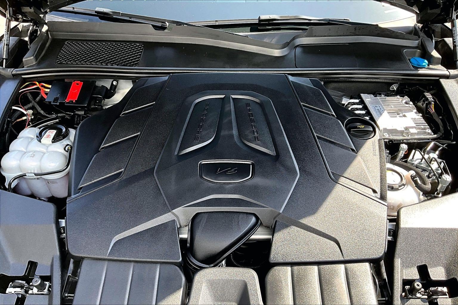 Certified 2025 Porsche Cayenne E-Hybrid Coupe w/ Premium Package Plus AWD/4WD image 10