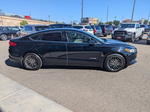 Used 2017 Ford Fusion SE FWD image 6