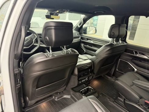 Used 2024 Jeep Wagoneer Series II w/ Convenience Group I AWD/4WD image 9