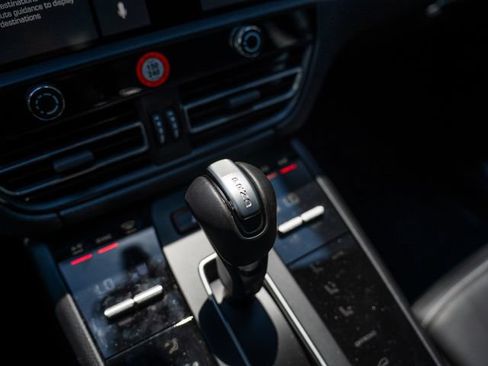 Certified 2026 Porsche Macan S AWD/4WD image 27