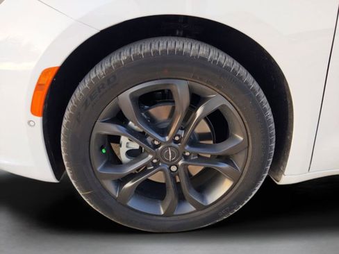 New 2026 Chrysler Pacifica Select image 32