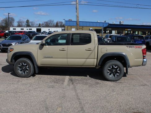 Used 2017 Toyota Tacoma TRD Off-Road w/ Tow Package (A/T) image 5