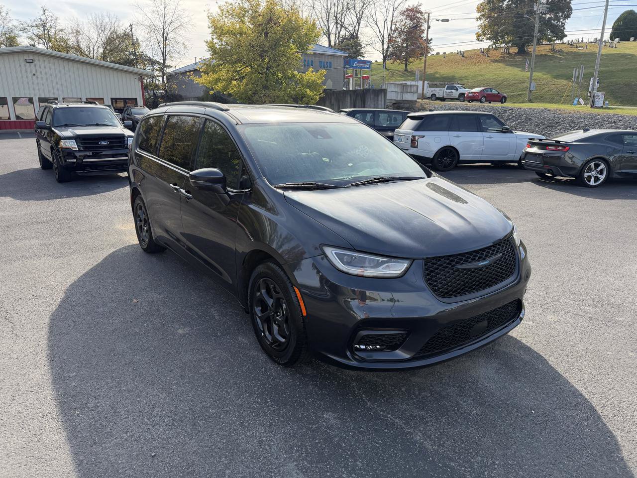 Used 2021 Chrysler Pacifica Touring-L w/ S Appearance Package FWD image 7