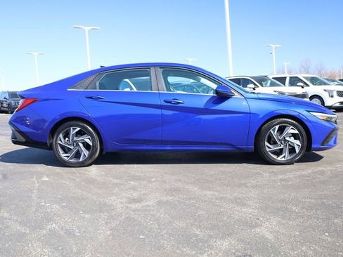 Used 2024 Hyundai Elantra SEL w/ Convenience Package image 4