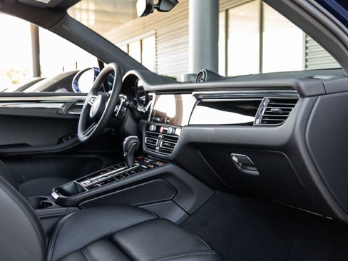 Certified 2026 Porsche Macan AWD/4WD image 48